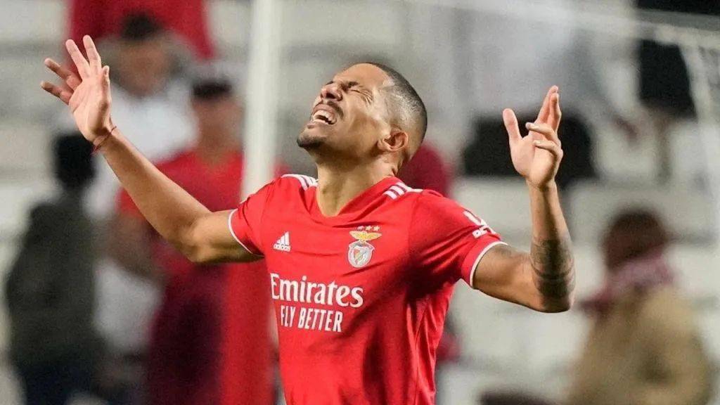 欧博风云突变！阿贾克斯清晨回应争议，葡超版图或变，引发热议，控场能力受关注的简单介绍