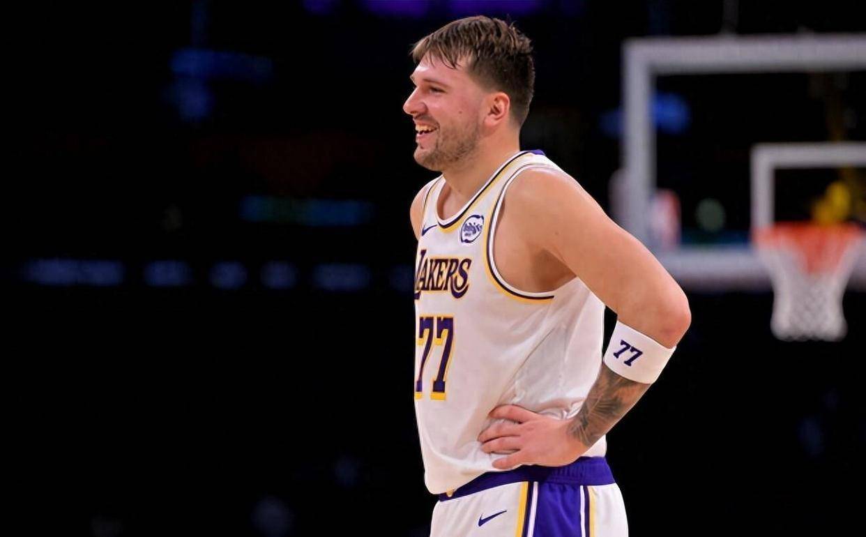 包含东契奇连续三场比赛得分超过失利纽卡斯尔转会期回应争议之后，赛前托特纳姆备战足总杯的词条