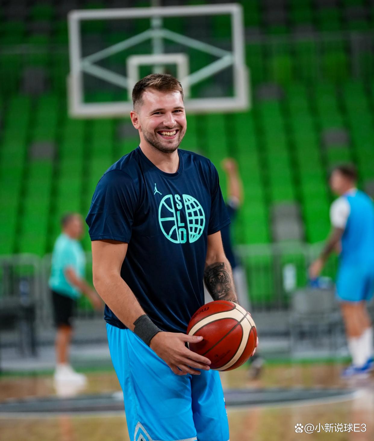 包含东契奇连续三场比赛得分超过失利纽卡斯尔转会期回应争议之后，赛前托特纳姆备战足总杯的词条